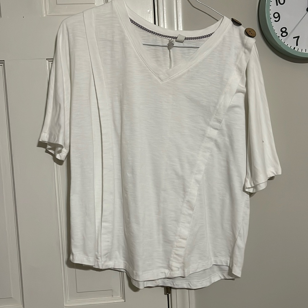 White v- neck t- shirt with buttons on shoulder